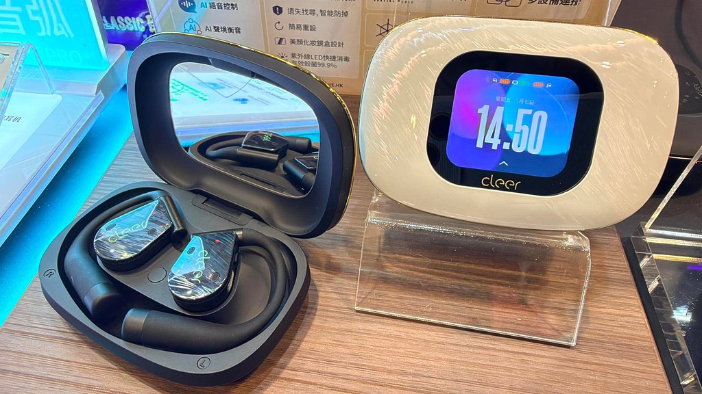耳機充電盒採用化妝鏡盒的設計,打開真的有化妝鏡,而充電盒上蓋配備 1.6 吋 AMOLED 高清觸控螢幕,能顯示時間、電量等資訊。