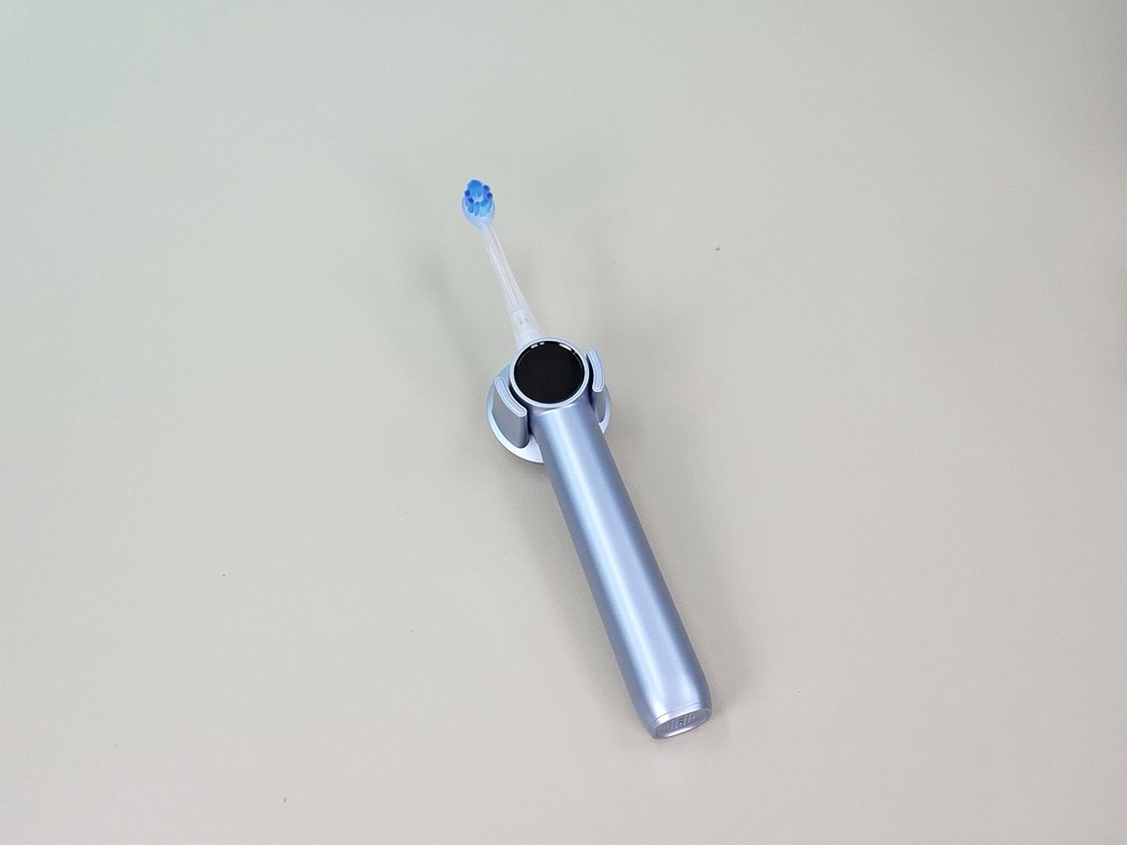 Ranvoo AirJet II (PH5) 造工細緻,而且功能強勁,可發射約 22 萬個納米級微氣泡,利用爆破衝擊力深入牙縫與牙齦溝等刷毛難以觸及的死角。