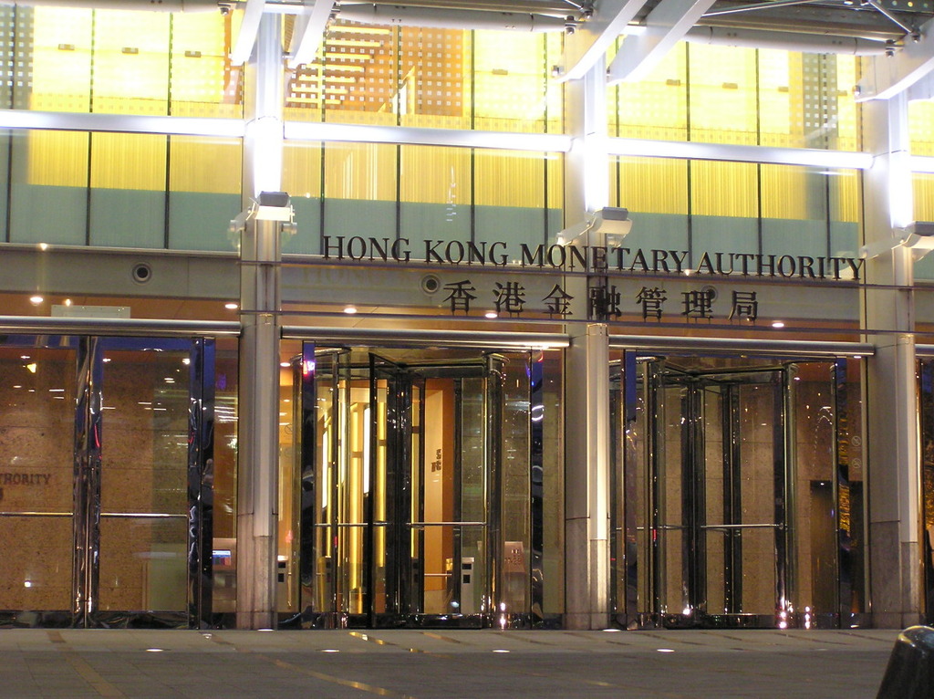 2026 年 4 月,金管局向滙豐銀行及 Anchorpoint Financial 發出本港首批穩定幣發行人牌照,標誌著香港數碼資產市場跨越重要里程碑。