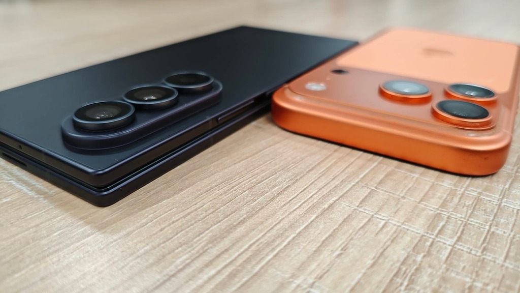 裸機厚度其實和 Apple 的 iPhone 17 Pro 相約。