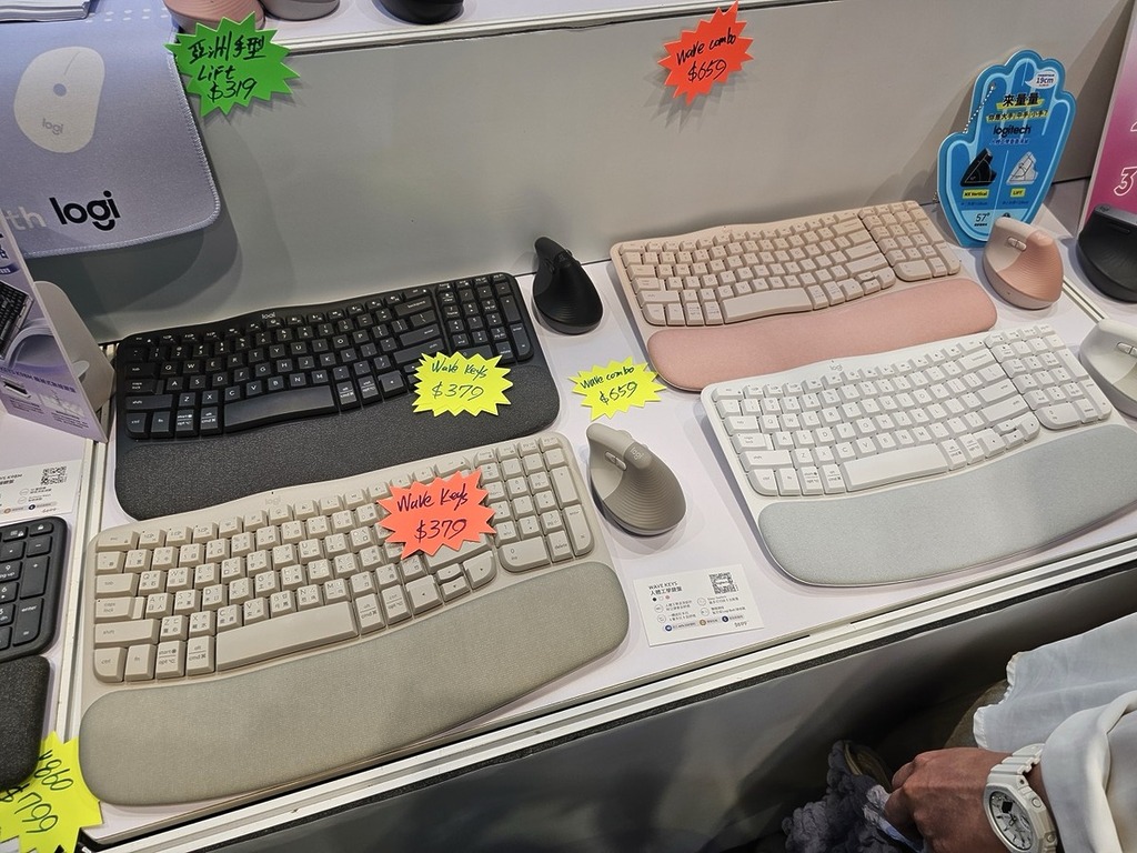 Logitech Wave Keys 無線人體工學鍵盤：$379，Combo 組合：$659