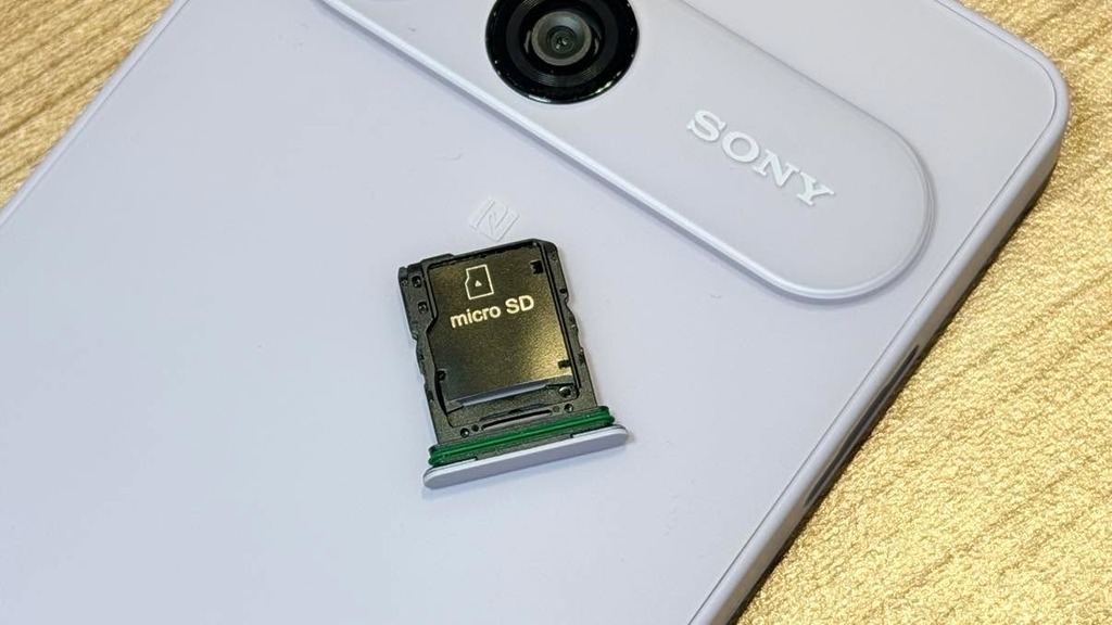 新機僅配備 128GB 容兩,幸好會支援 mircoSD 擴充儲存容量