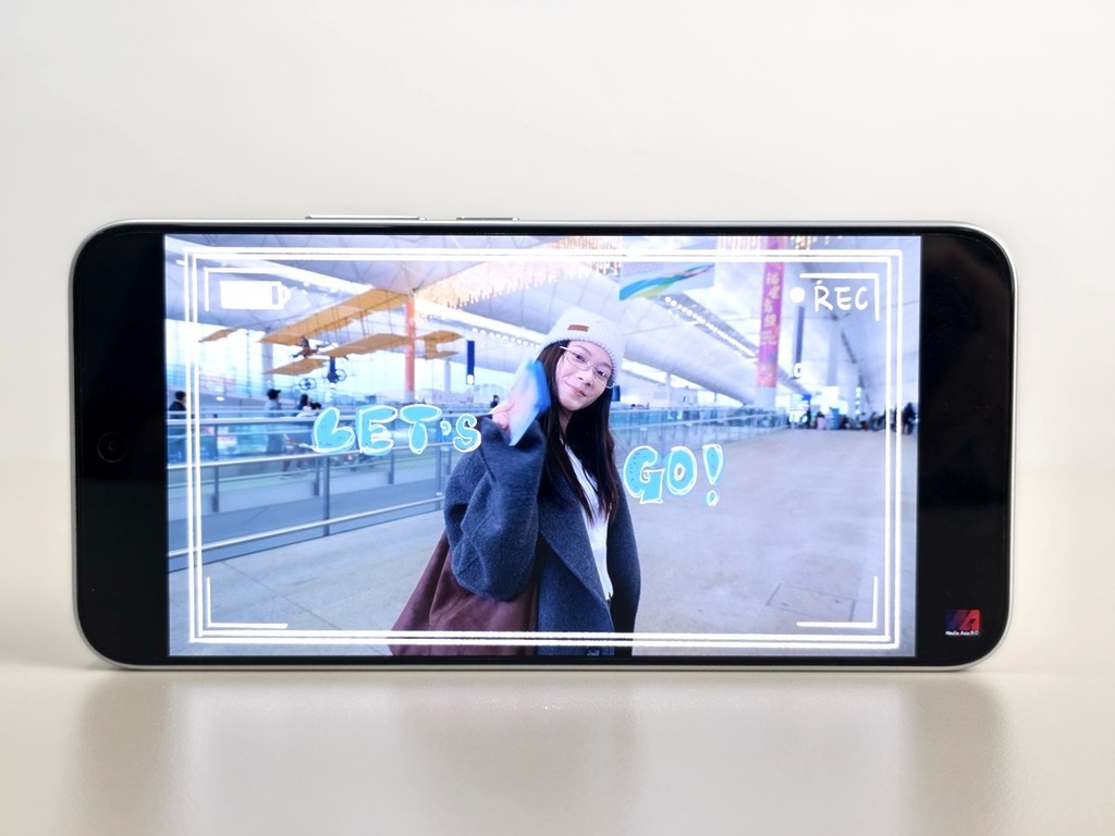 以 YouTube 4K 播放 Cloud 雲浩影《雪愛》MV,顏色鮮艷表現不俗,而且細緻度亦高,畫質出色。