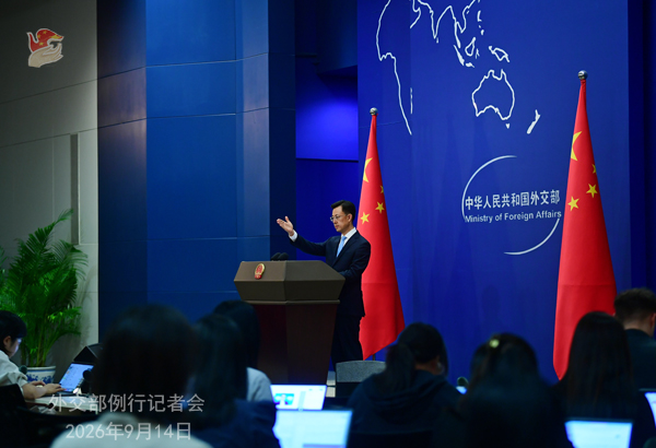 中國外交部在回應時指 AI 關乎全人類福祉，各方應推動開放、包容和向善的發展，並批評「製造恐慌、對抗和惡性競爭」只會妨礙全球 AI 治理。