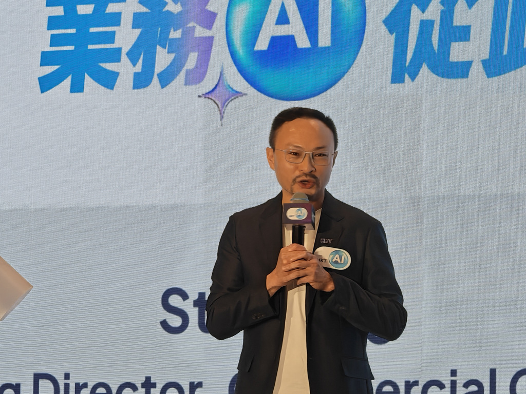 香港電訊商業客戶業務董事總經理吳家隆指出要為香港辦公室用戶提升生產力，加強競爭力。