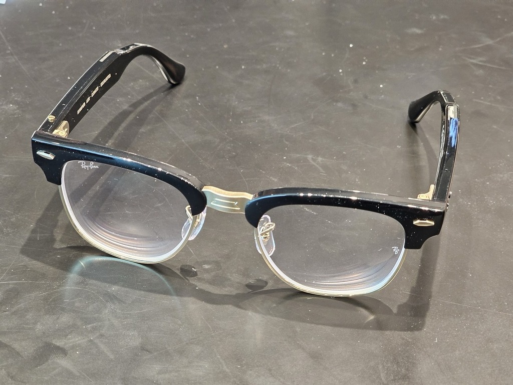 Ray-Ban Meta Audio 源自 50 至 60 年代、代表「眉框」(Browline) 風格的 Clubmaster。