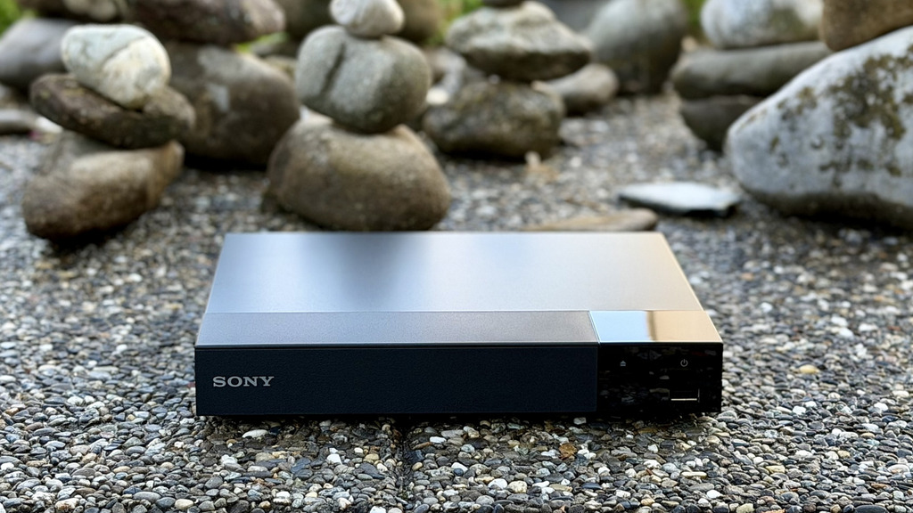 Sony 仍有較為的 1080p 入門藍光機例如 BDP-S1700 系列，體積小巧但僅支援標準 BD 與 DVD，但會閹割了所有網絡串流功能。